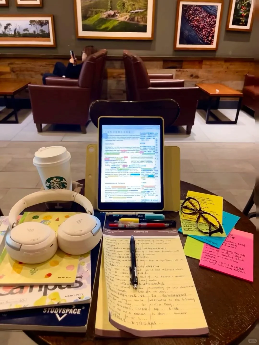 雨天戴着头戴式耳机在咖啡馆爽学一下午✍