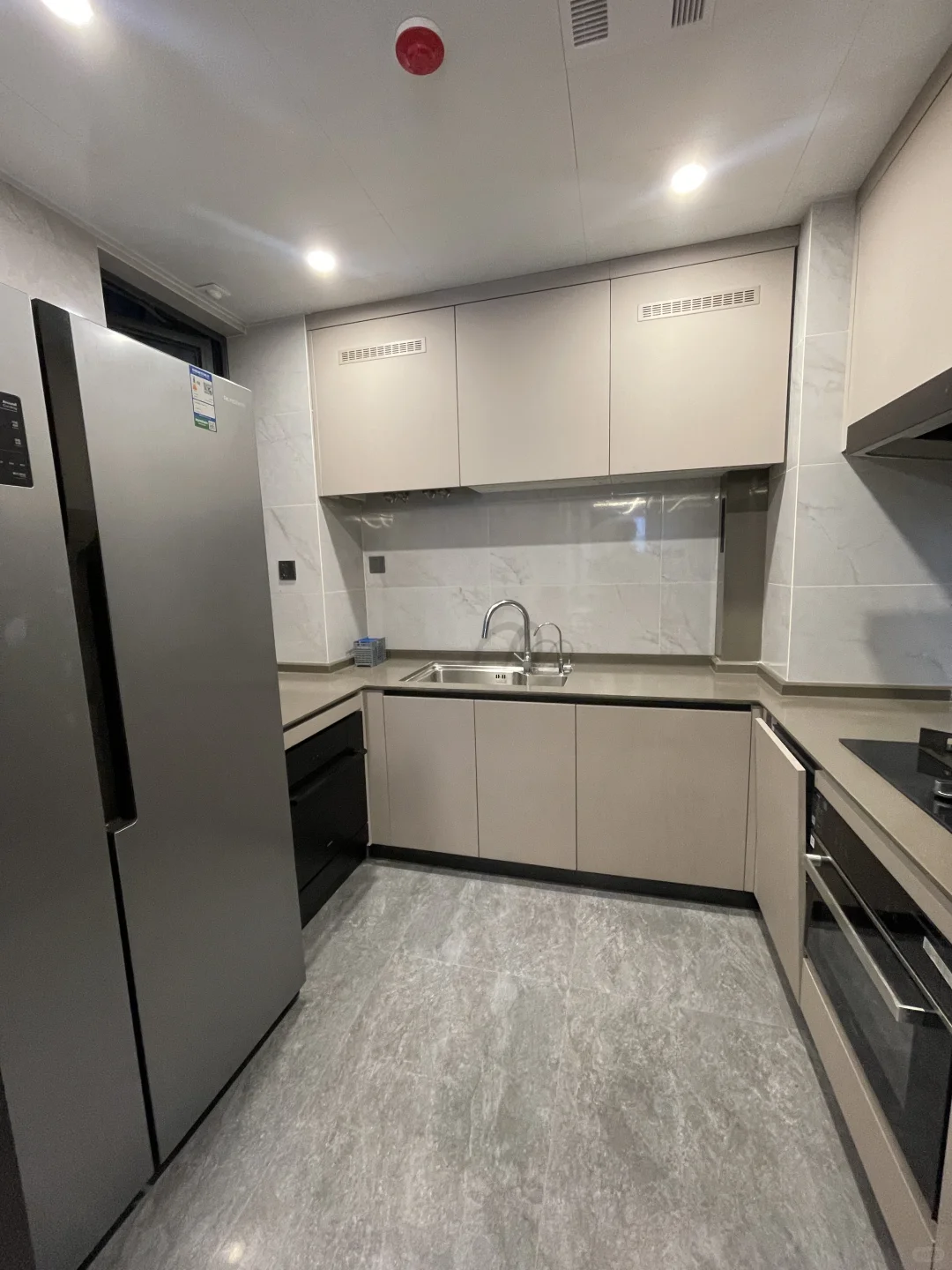 杭与城中间套｜房东自住装修｜全屋定制衣柜