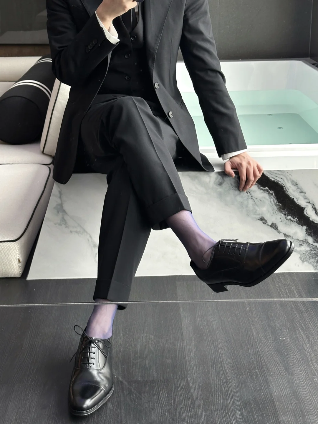 黑西装套装完全是主人级别…