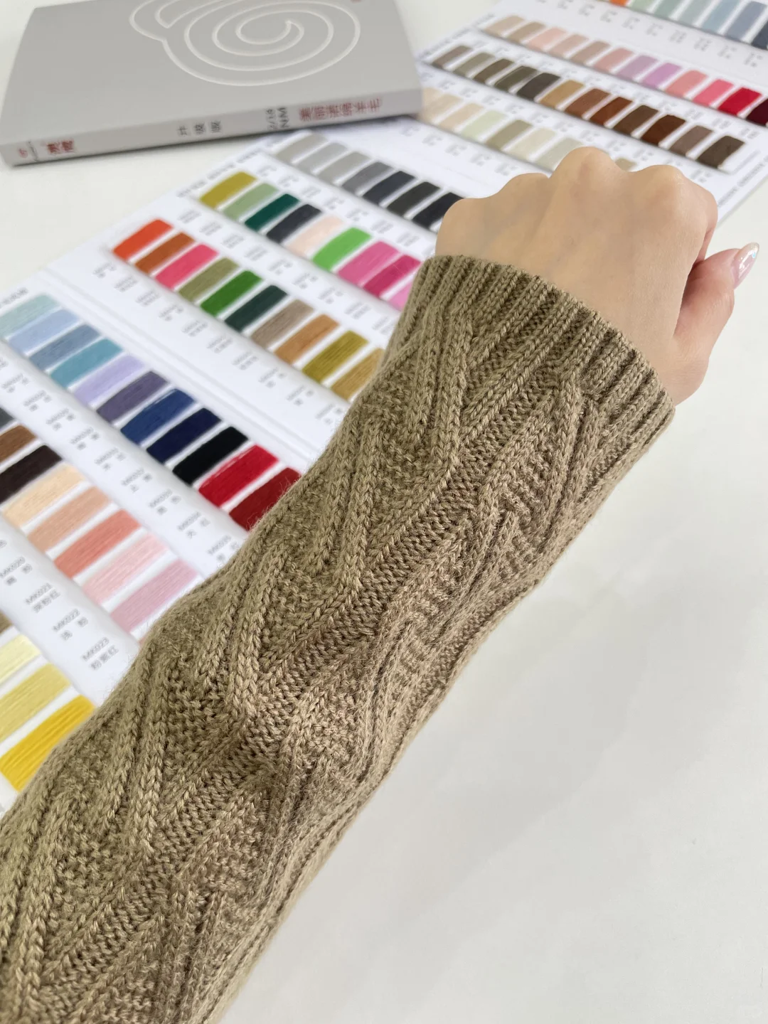 光泽感有没有☺️ 重点是手感?️媲美全羊毛