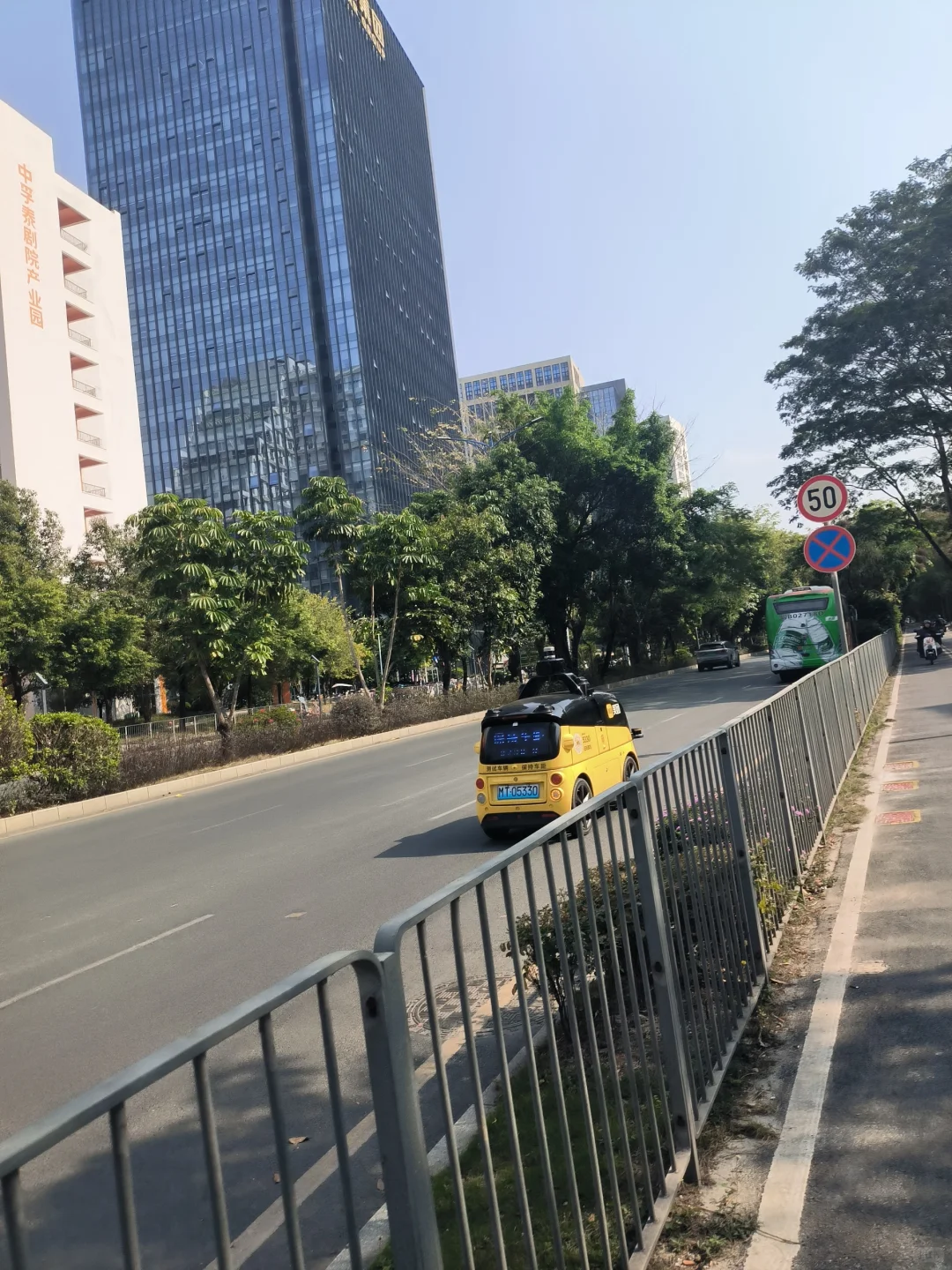 自动驾驶送快递