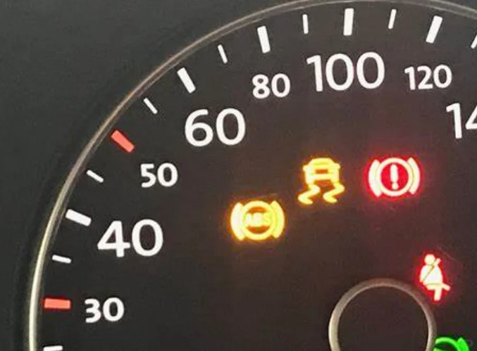 满屏故障码，别慌张，先排查这几个小配件！