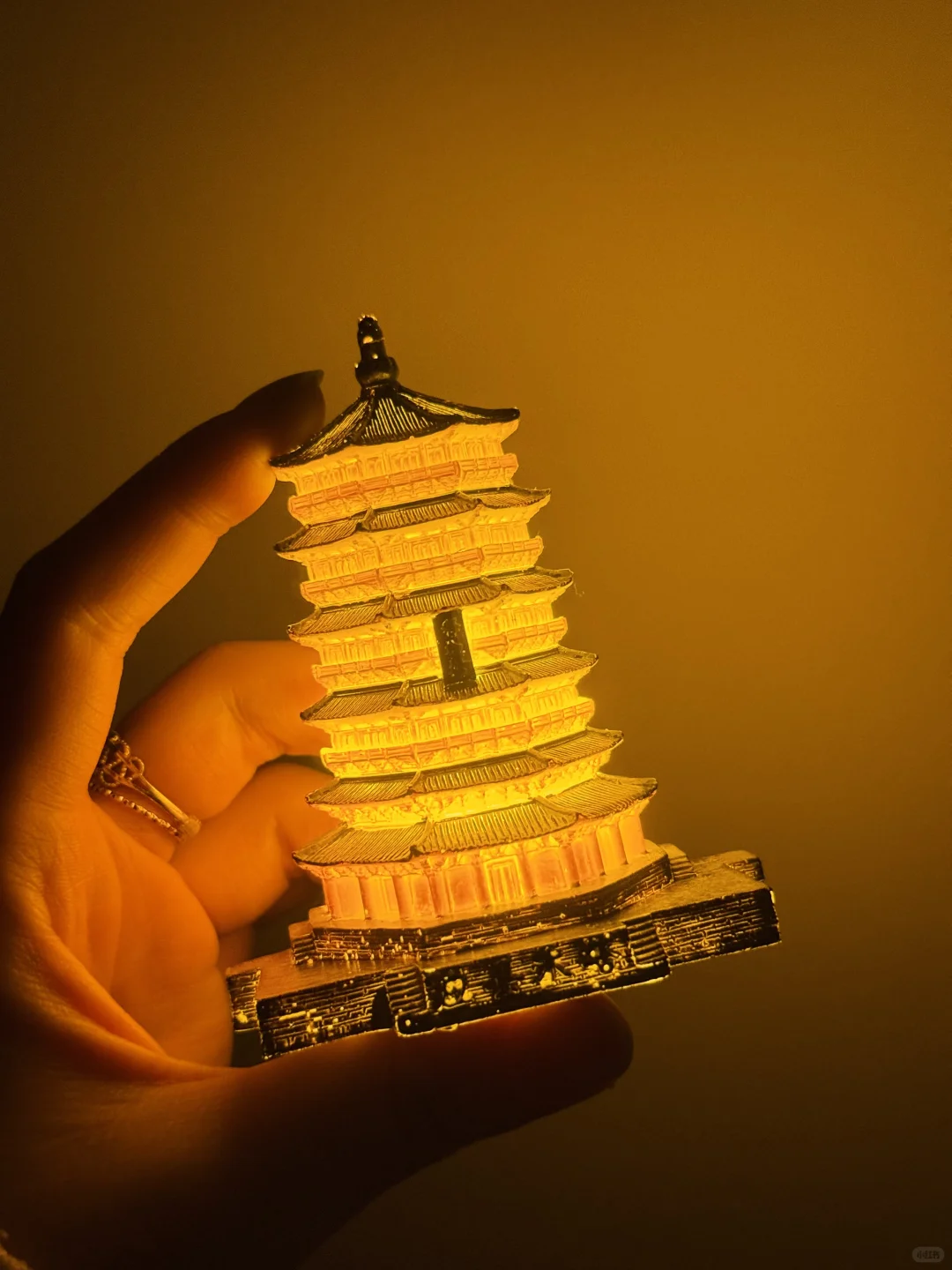 上新！应县木塔发光冰箱贴