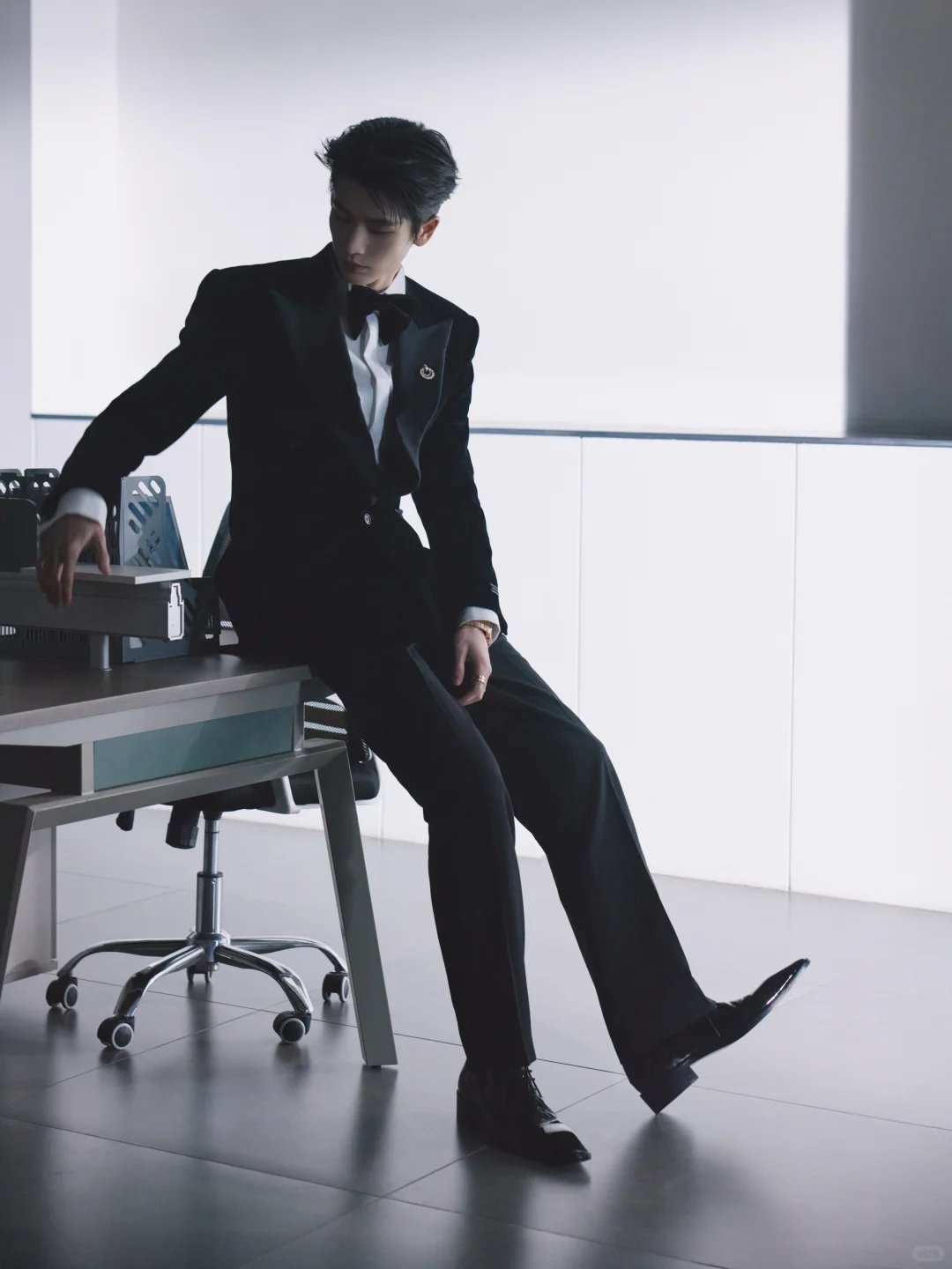 戴黑框镜的张凌赫太禁欲了，撕漫男本男！