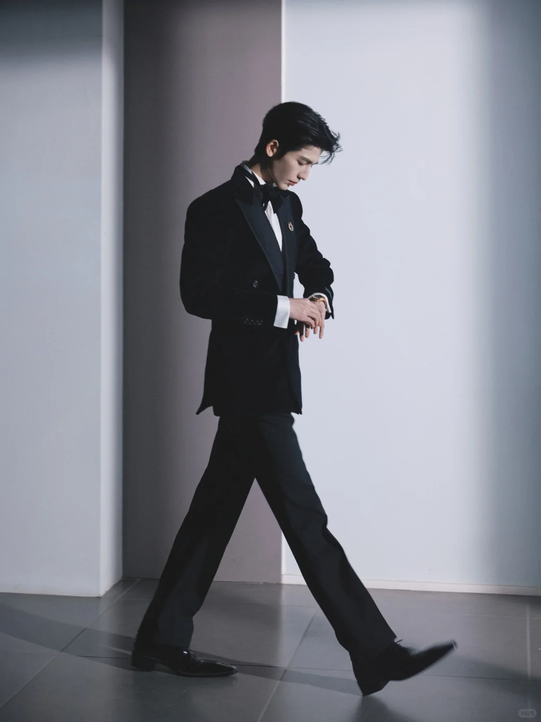 戴黑框镜的张凌赫太禁欲了，撕漫男本男！