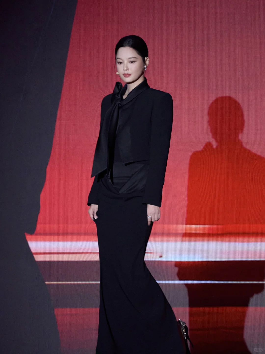 影后这套造型，高智感太浓了。