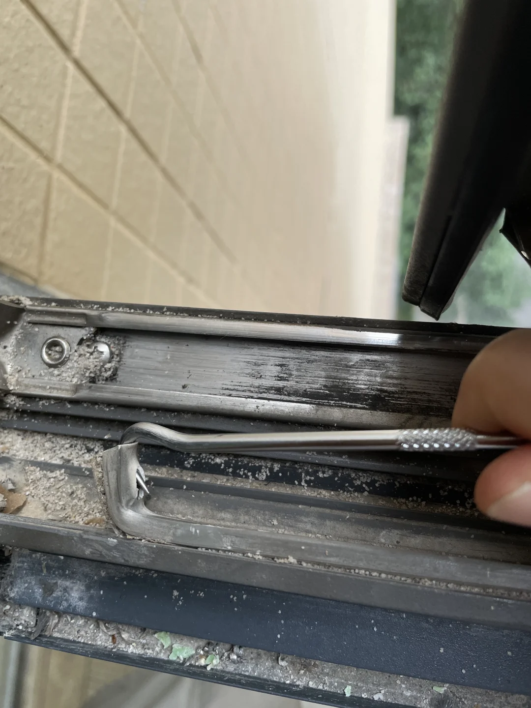 更换断桥铝窗户密封条