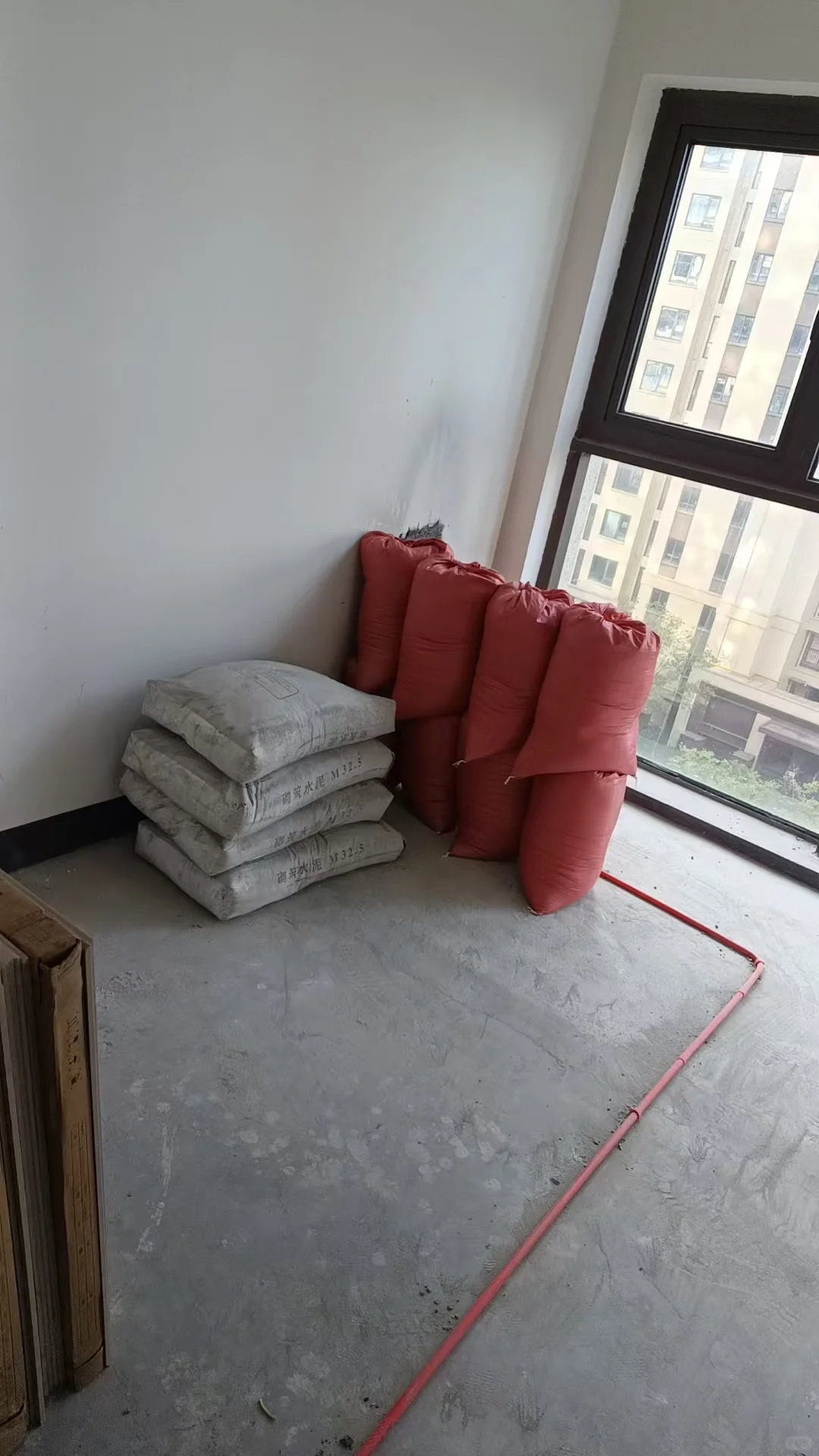 平湖明湖雅苑小区黄沙水泥材料进场