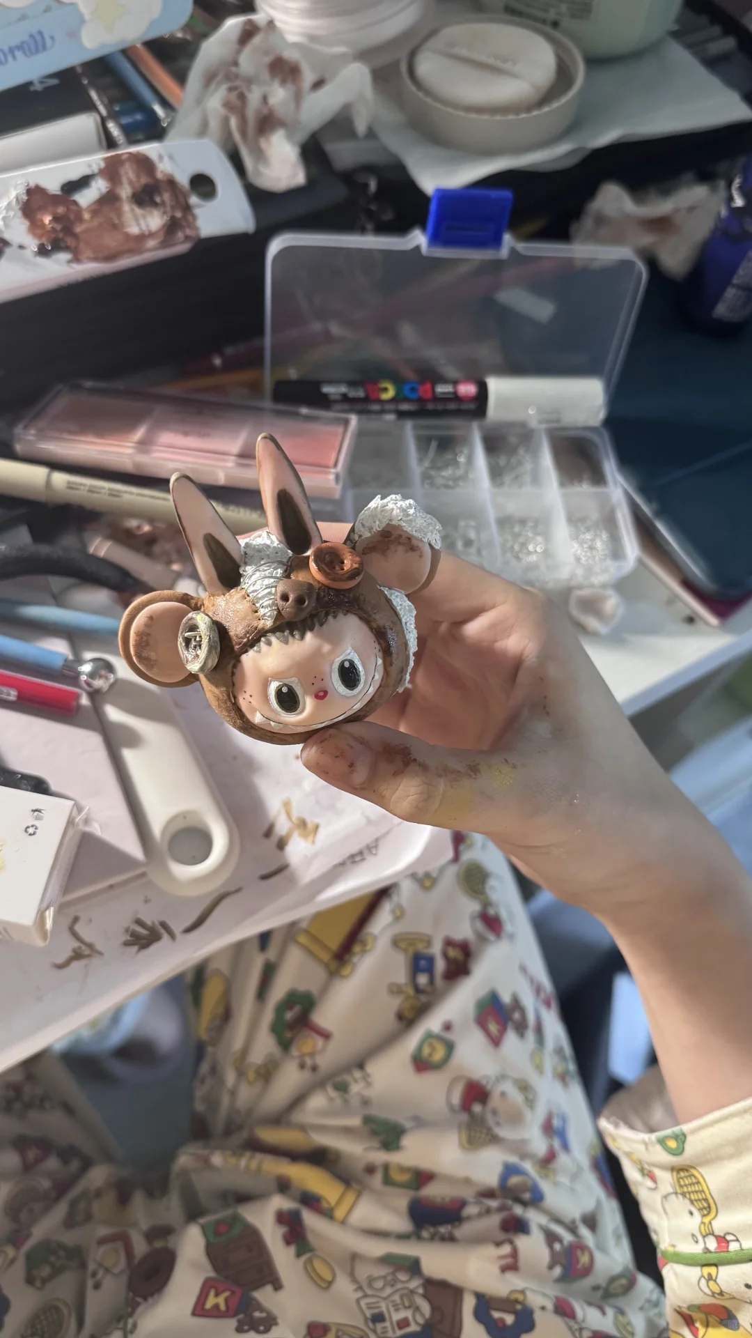 用树脂粘土捏了一只labubu?