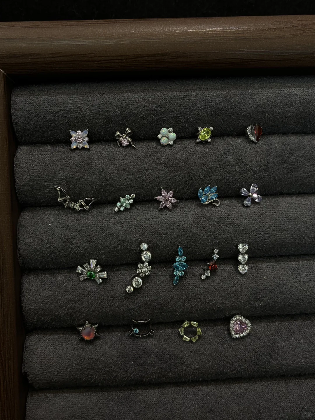 是谁拥有了好看的钛合金耳钉！！吼吼看?