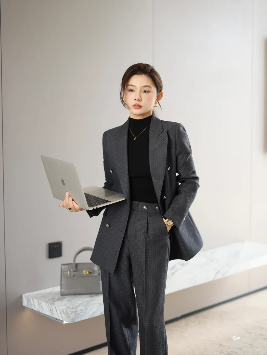 高级感通勤I灰系西装才是秋冬高智感精髓!