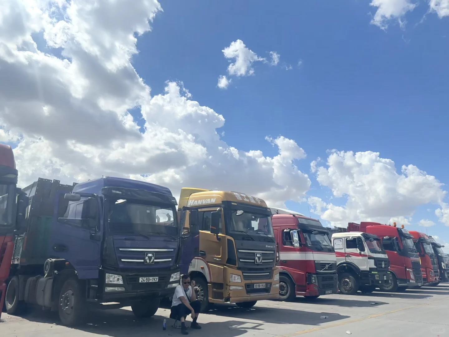 二连浩特口岸海关堆场