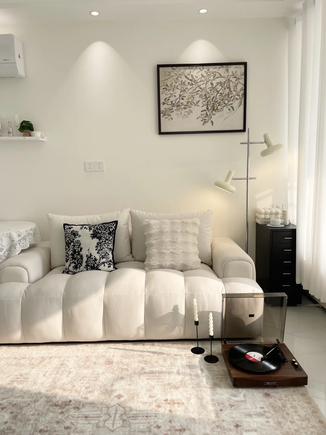 真的35㎡！用窗帘隔出了一室一厅