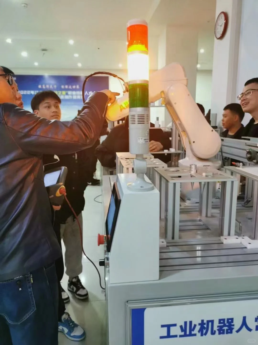 自动化机器人，会调试一个月1.5W