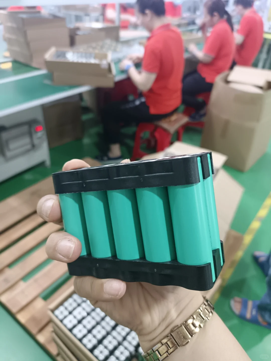 背负式锂电池生产中