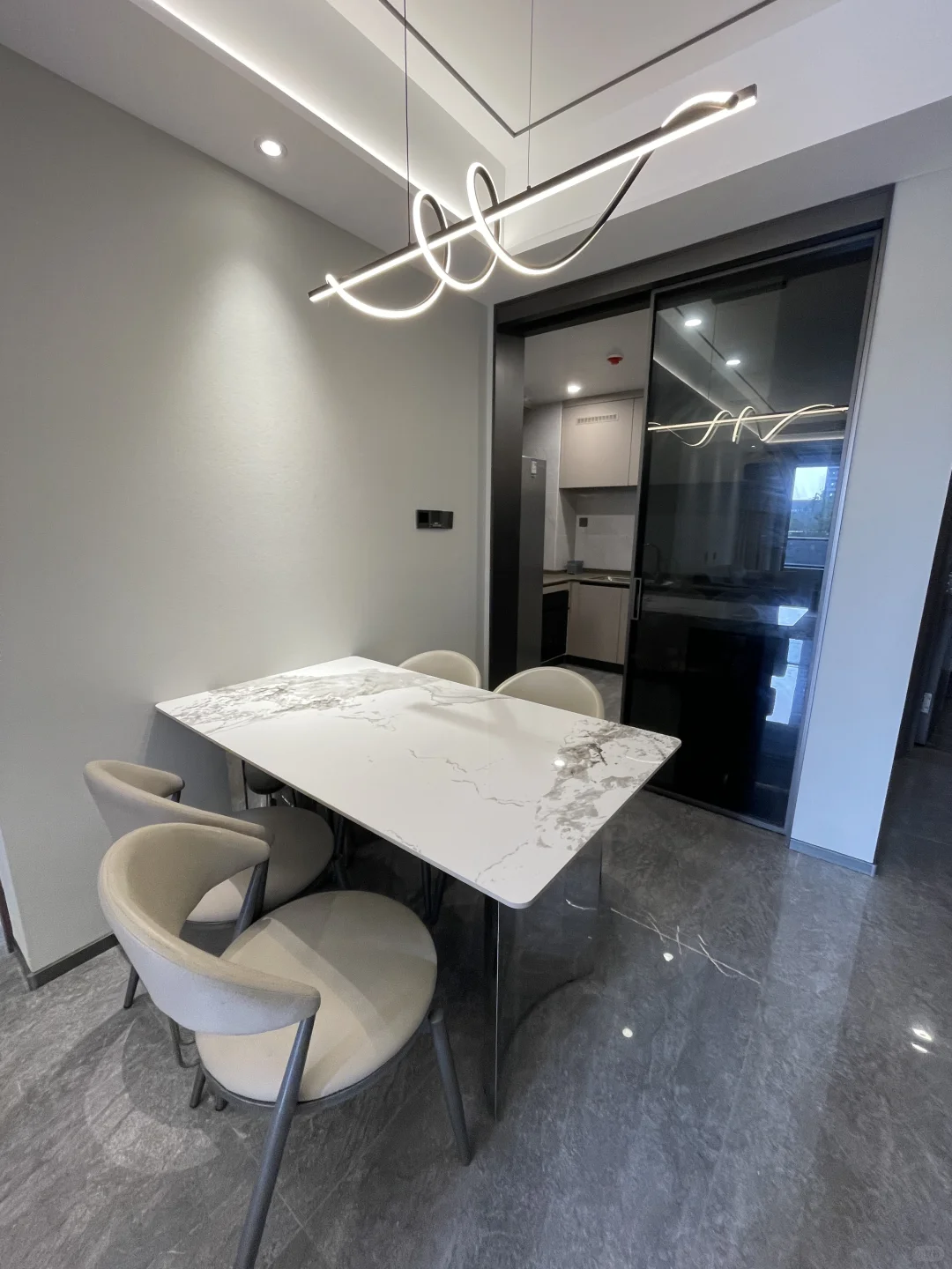 杭与城中间套｜房东自住装修｜全屋定制衣柜