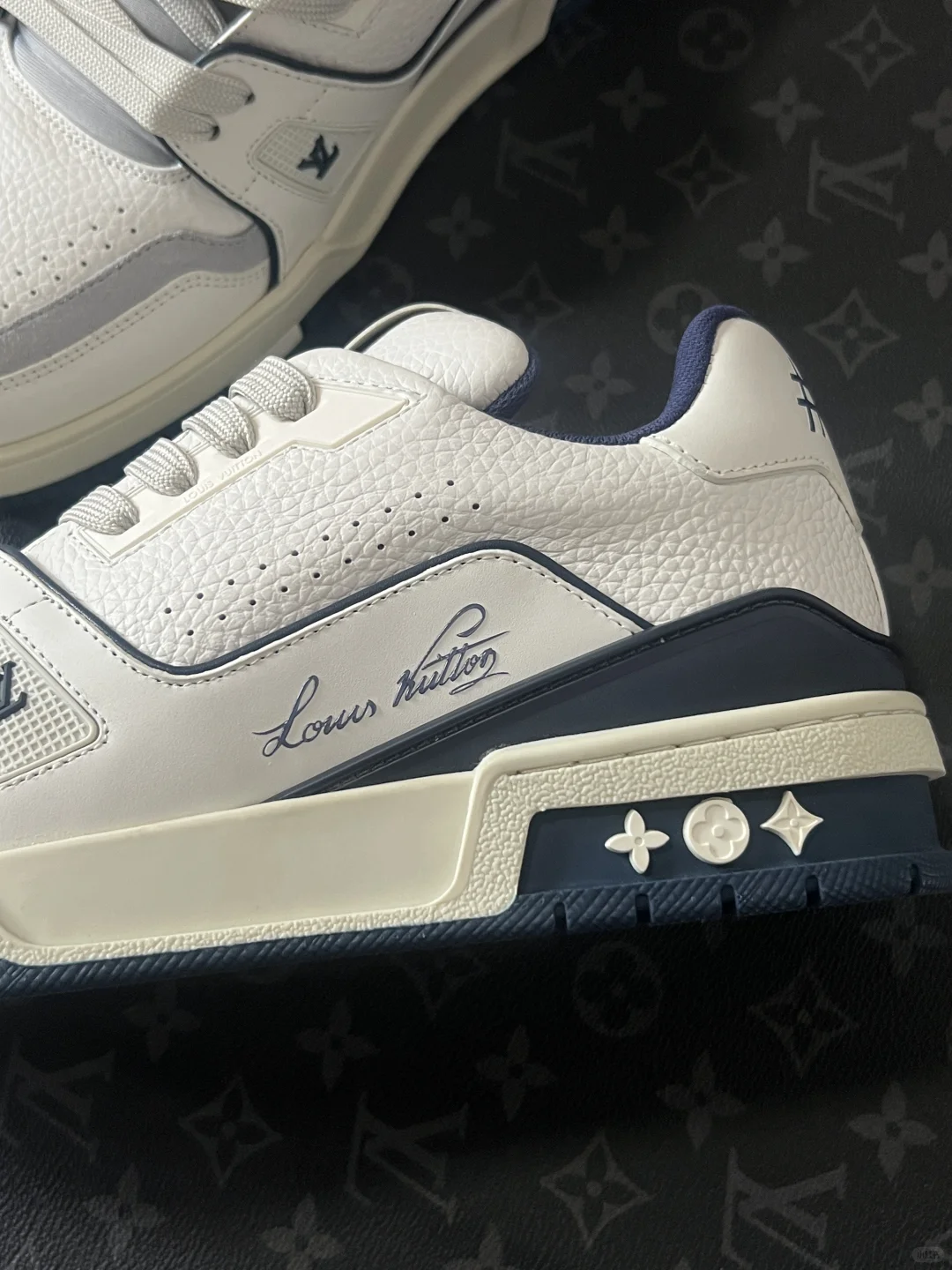 新入手看水泥 大家来帮忙看看真or假？