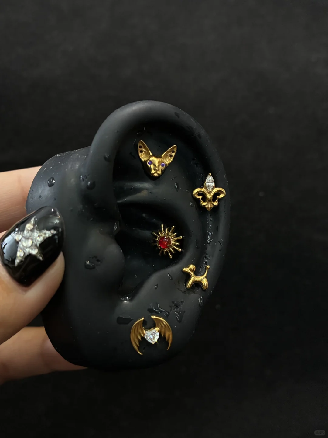 是谁拥有了好看的钛合金耳钉！！吼吼看?