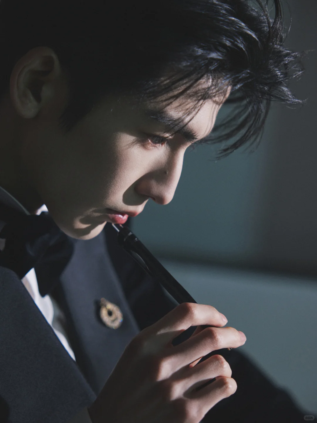 戴黑框镜的张凌赫太禁欲了，撕漫男本男！