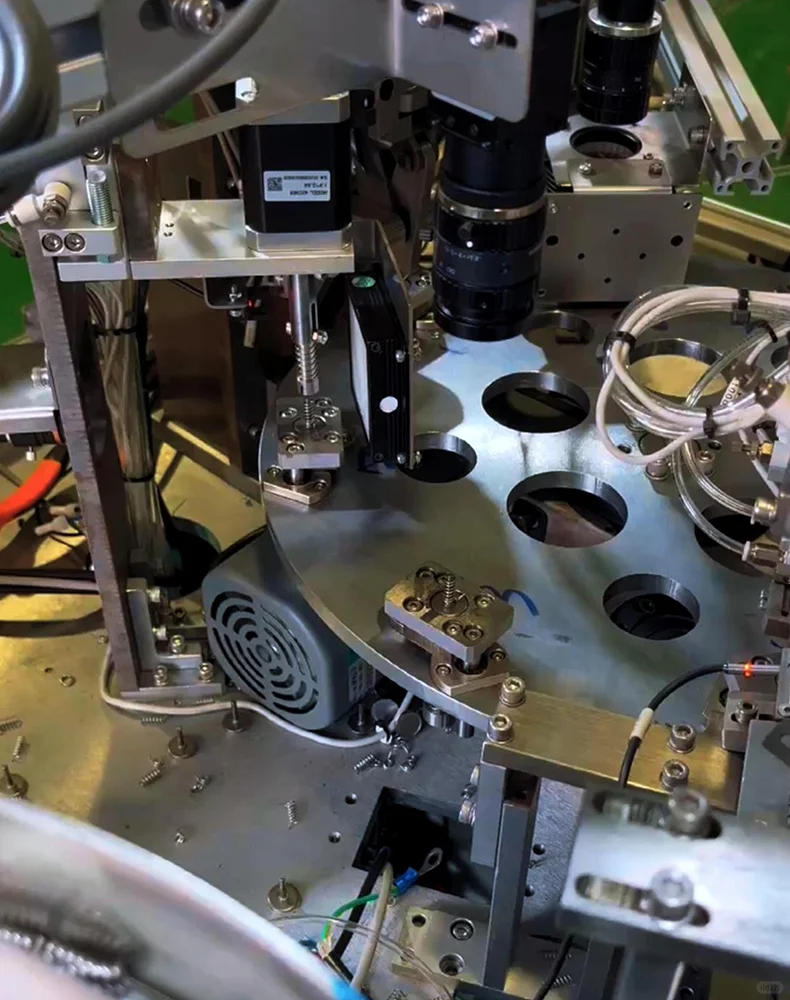 自动装弹簧设备