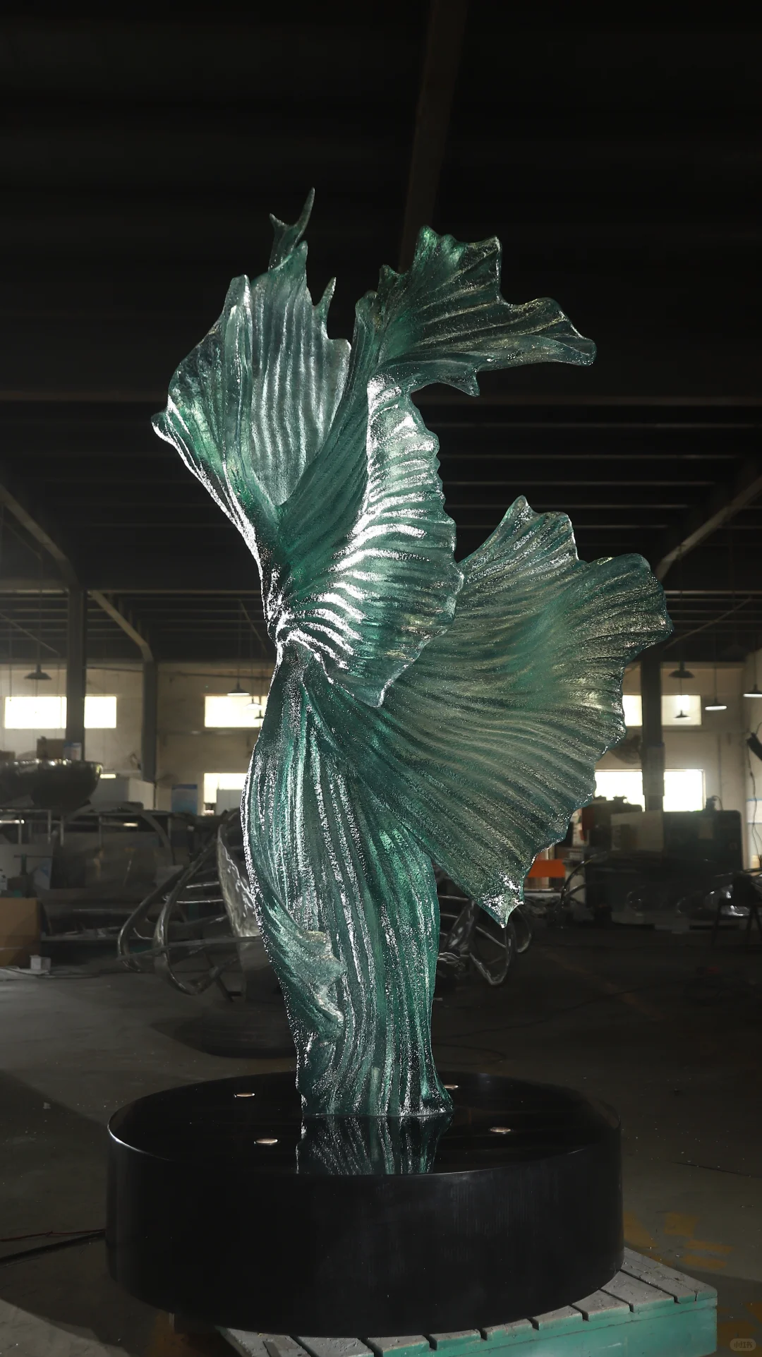 大型透明树脂商业公共艺术雕塑装置工厂实拍