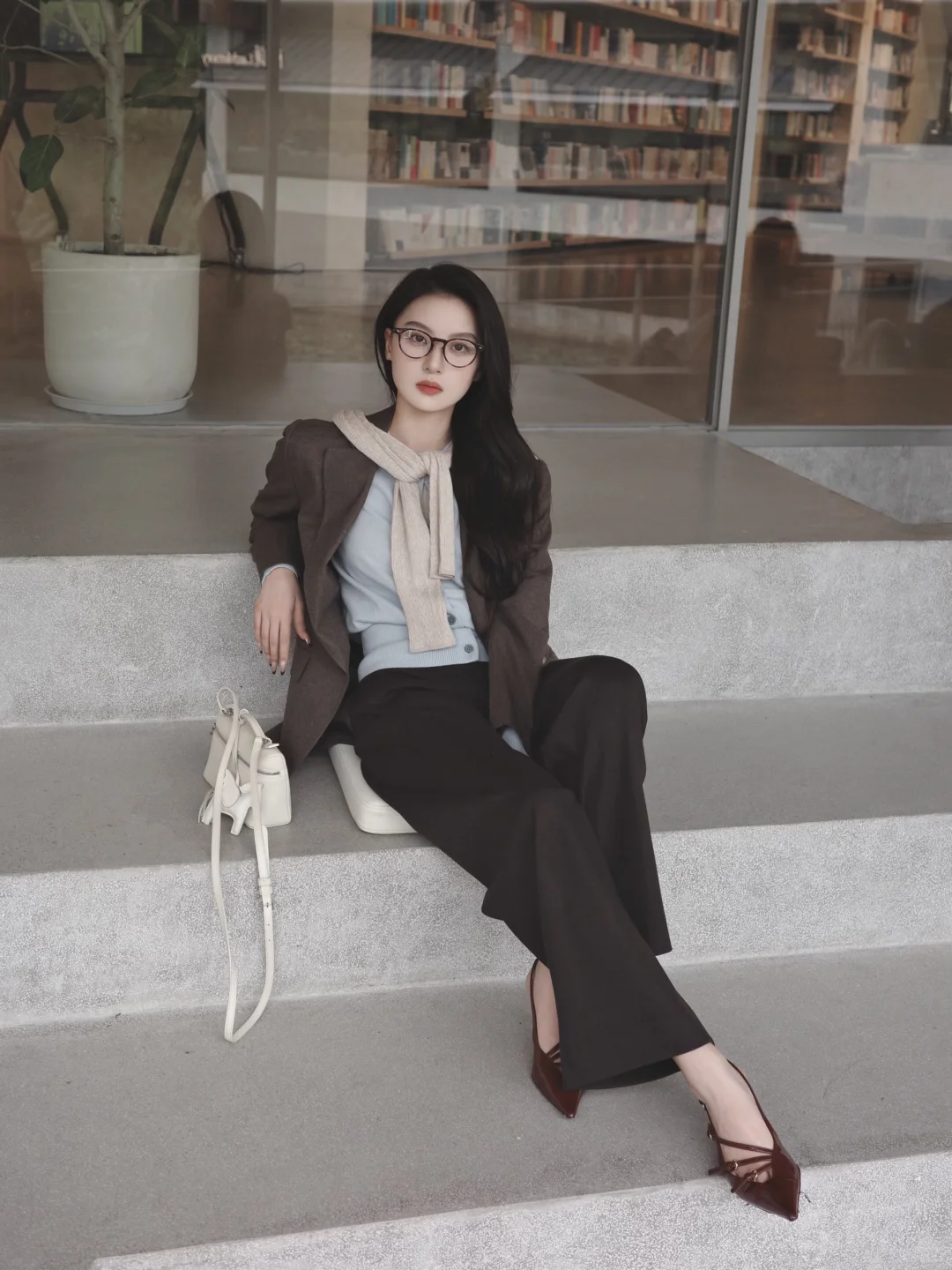 “Hot Nerd”?今天穿高智低调的知识分子风