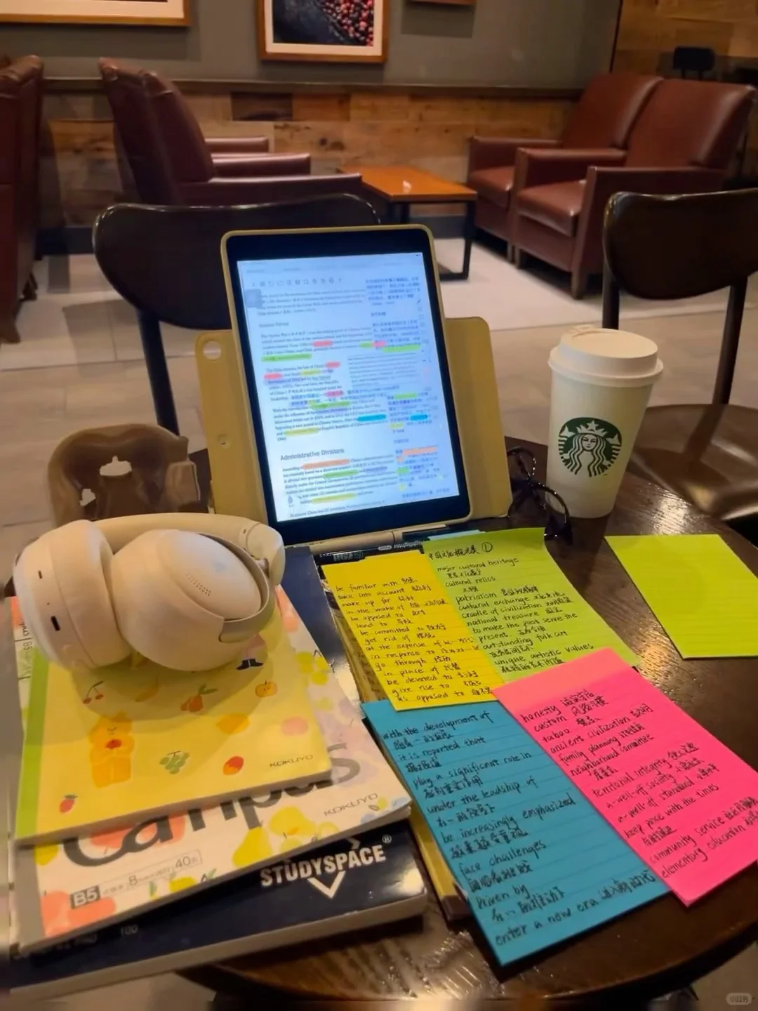 雨天戴着头戴式耳机在咖啡馆爽学一下午✍