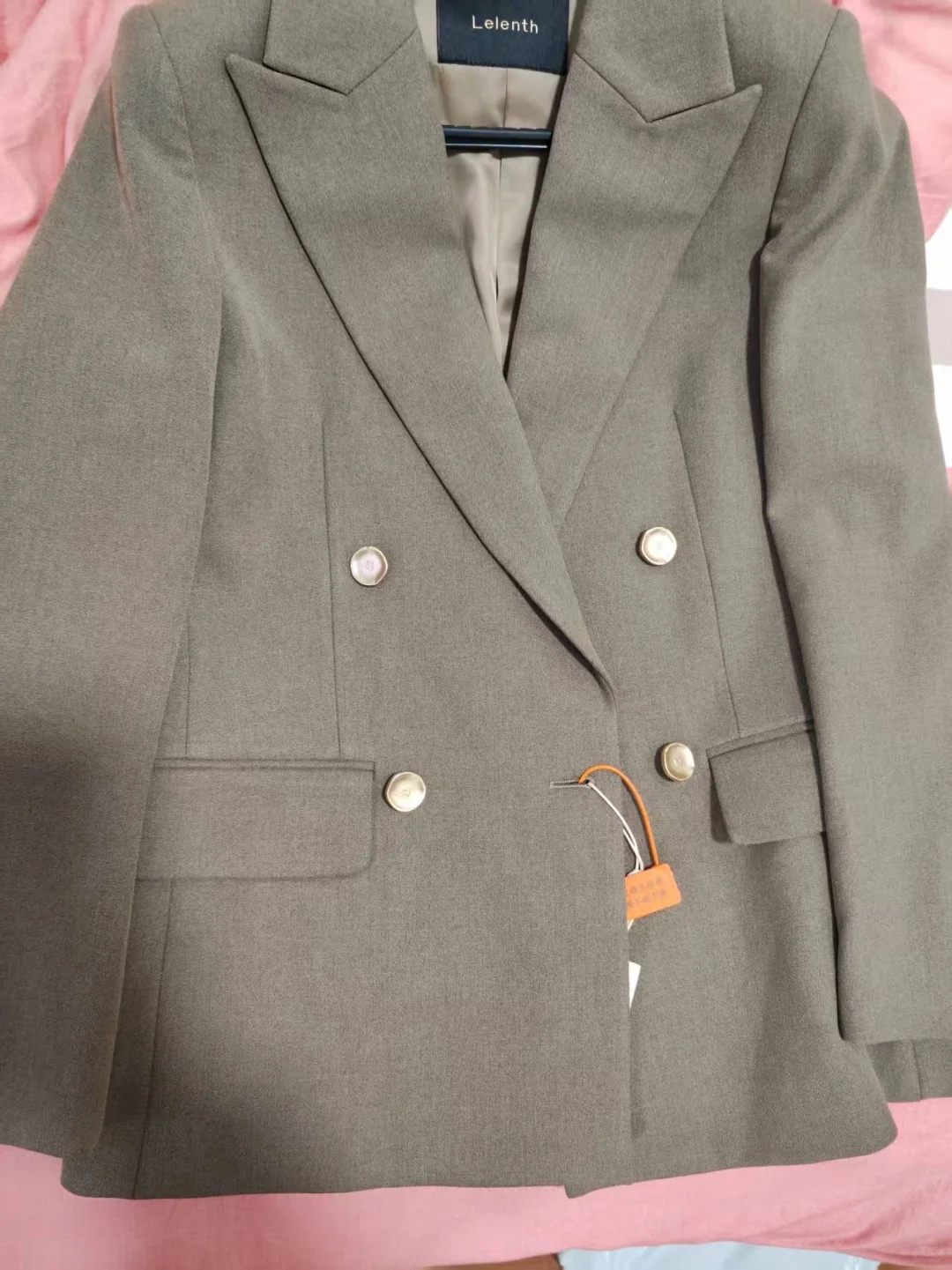 伯德小姐、莱伦斯布西装测评