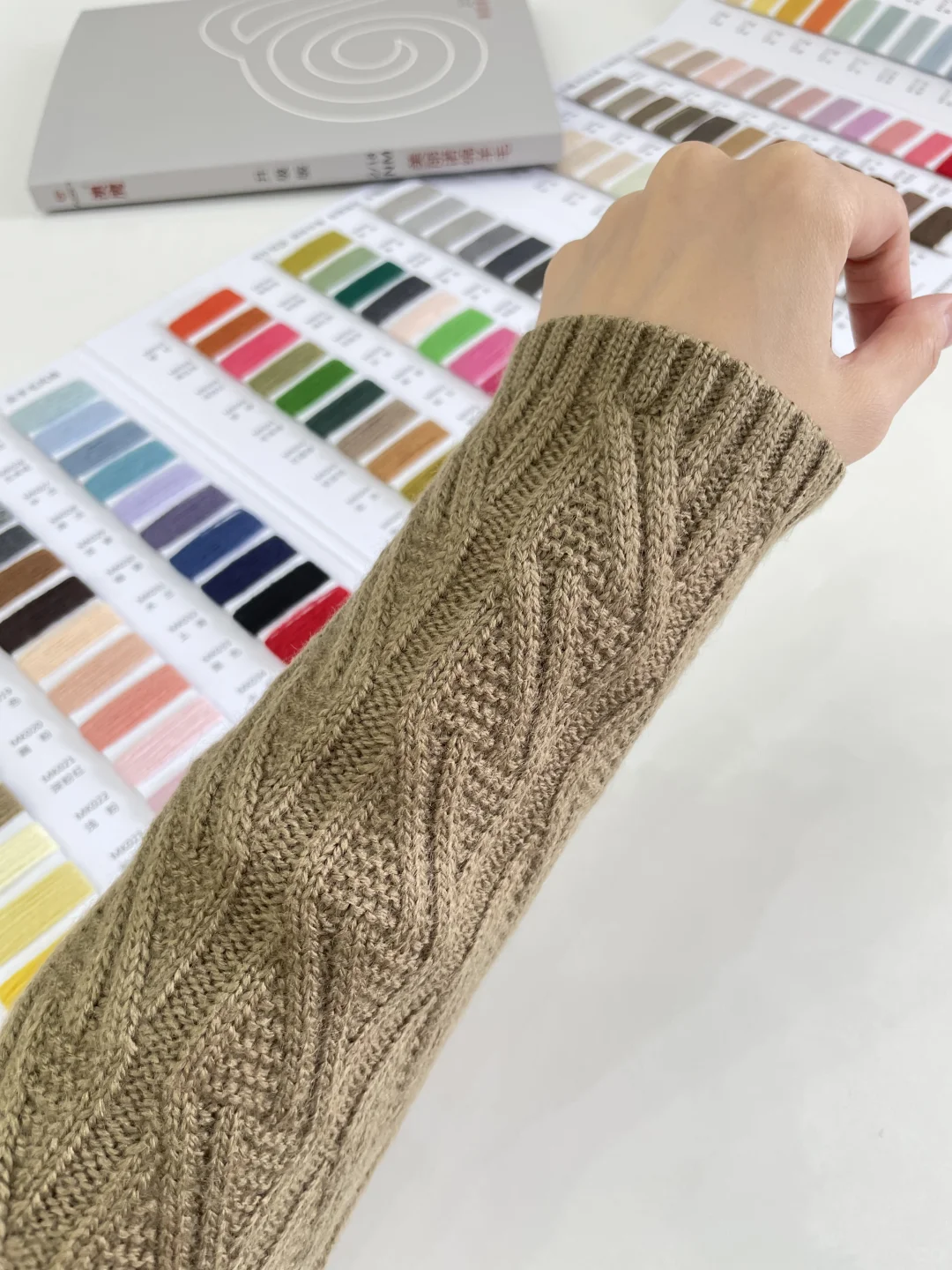 光泽感有没有☺️ 重点是手感?️媲美全羊毛