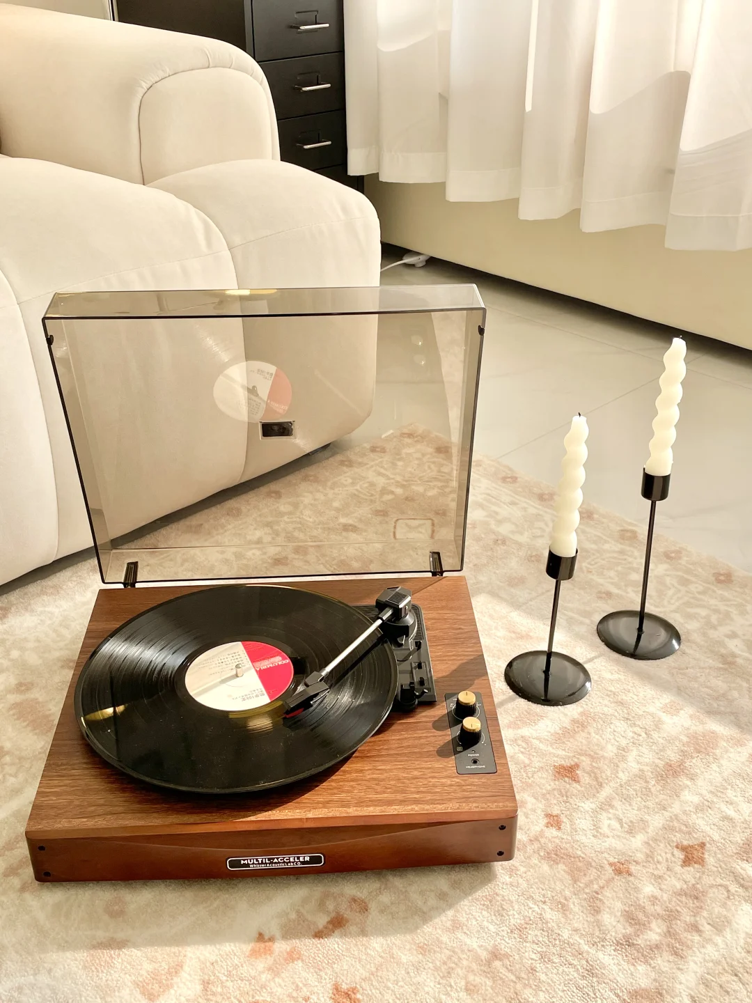 真的35㎡！用窗帘隔出了一室一厅