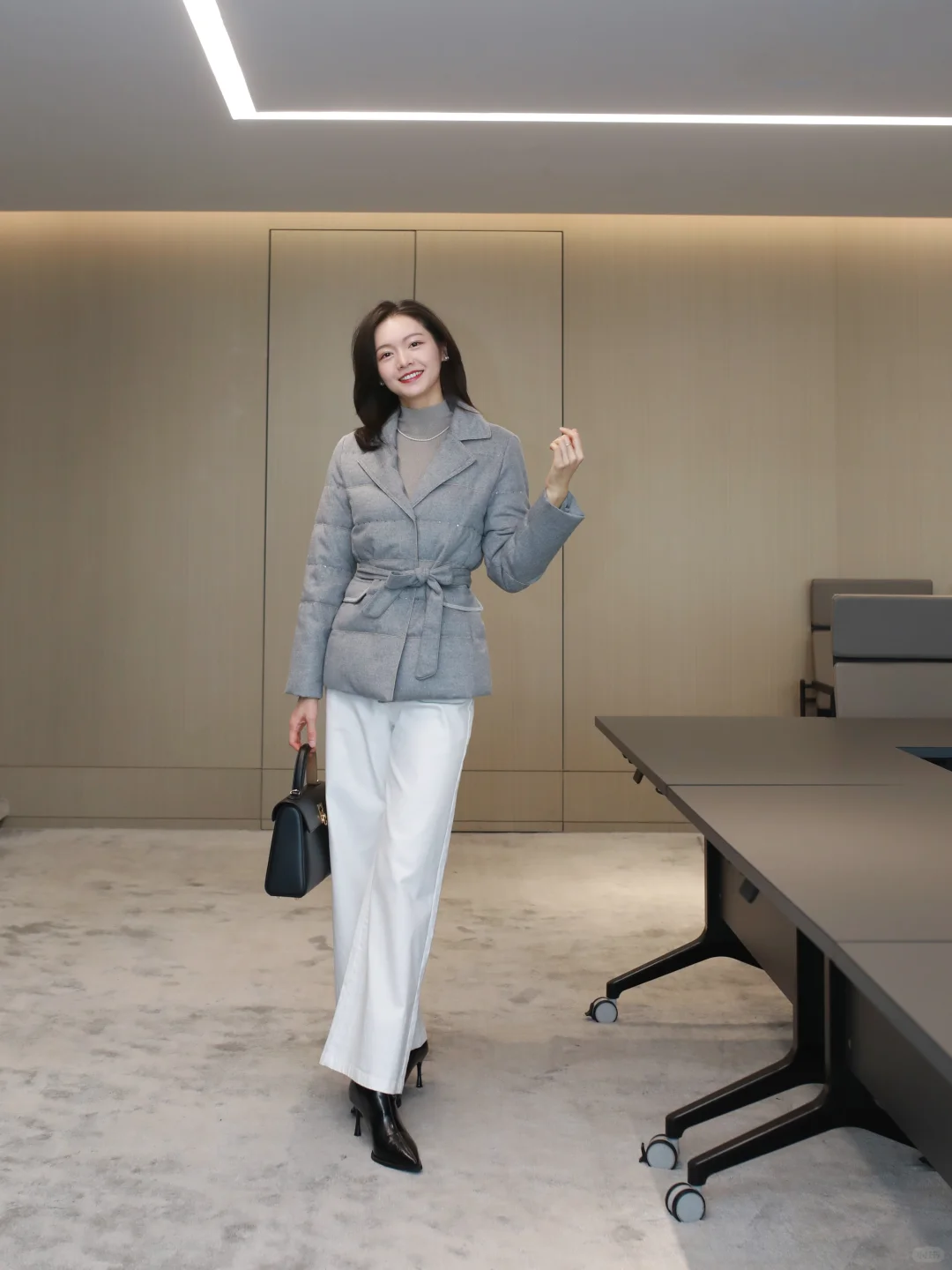 30+女律师|是哪个天才发明了西装剪裁羽绒服