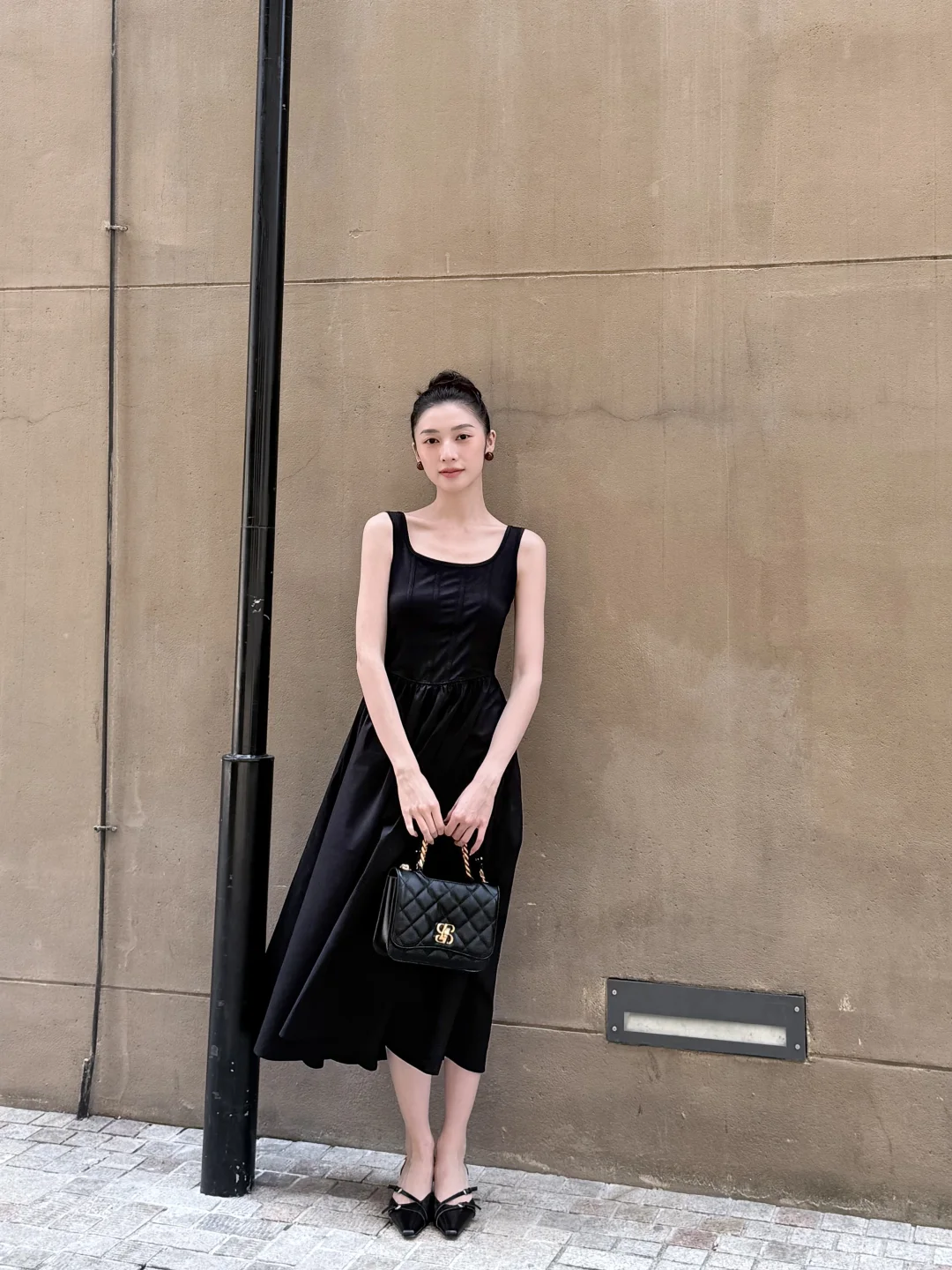 博主穿搭 | 极简主义小黑裙