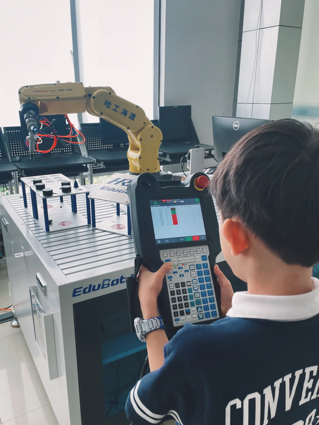 来吧，操控六轴工业?机器人