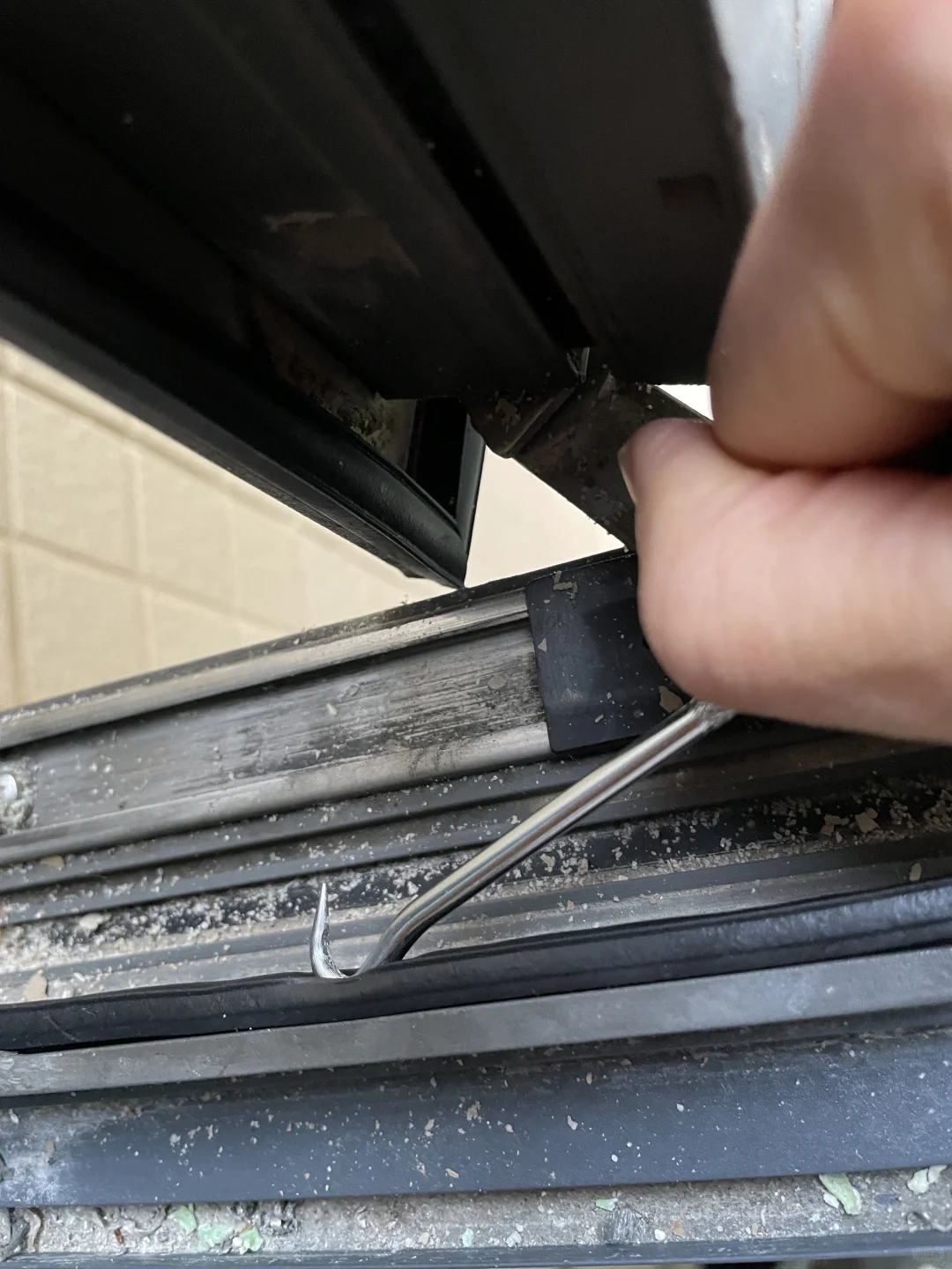 更换断桥铝窗户密封条