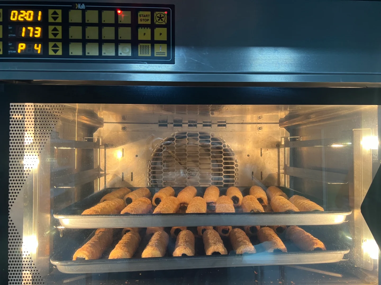 今天做奶油号角啦 好香啊～