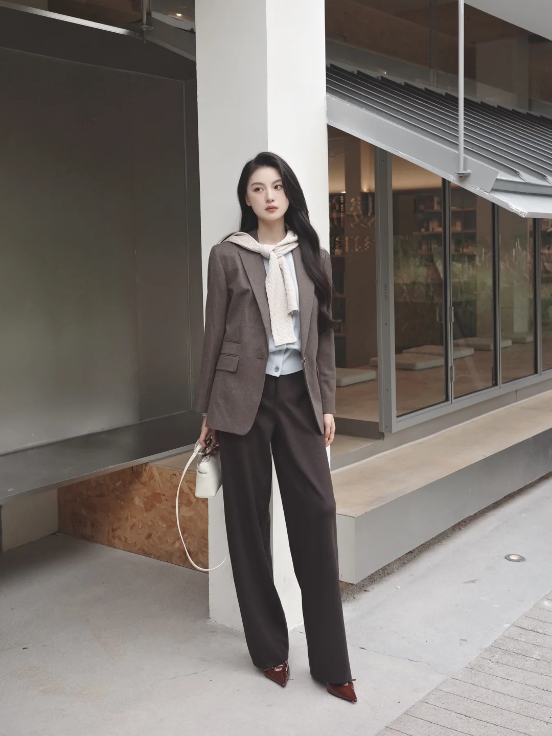 “Hot Nerd”?今天穿高智低调的知识分子风