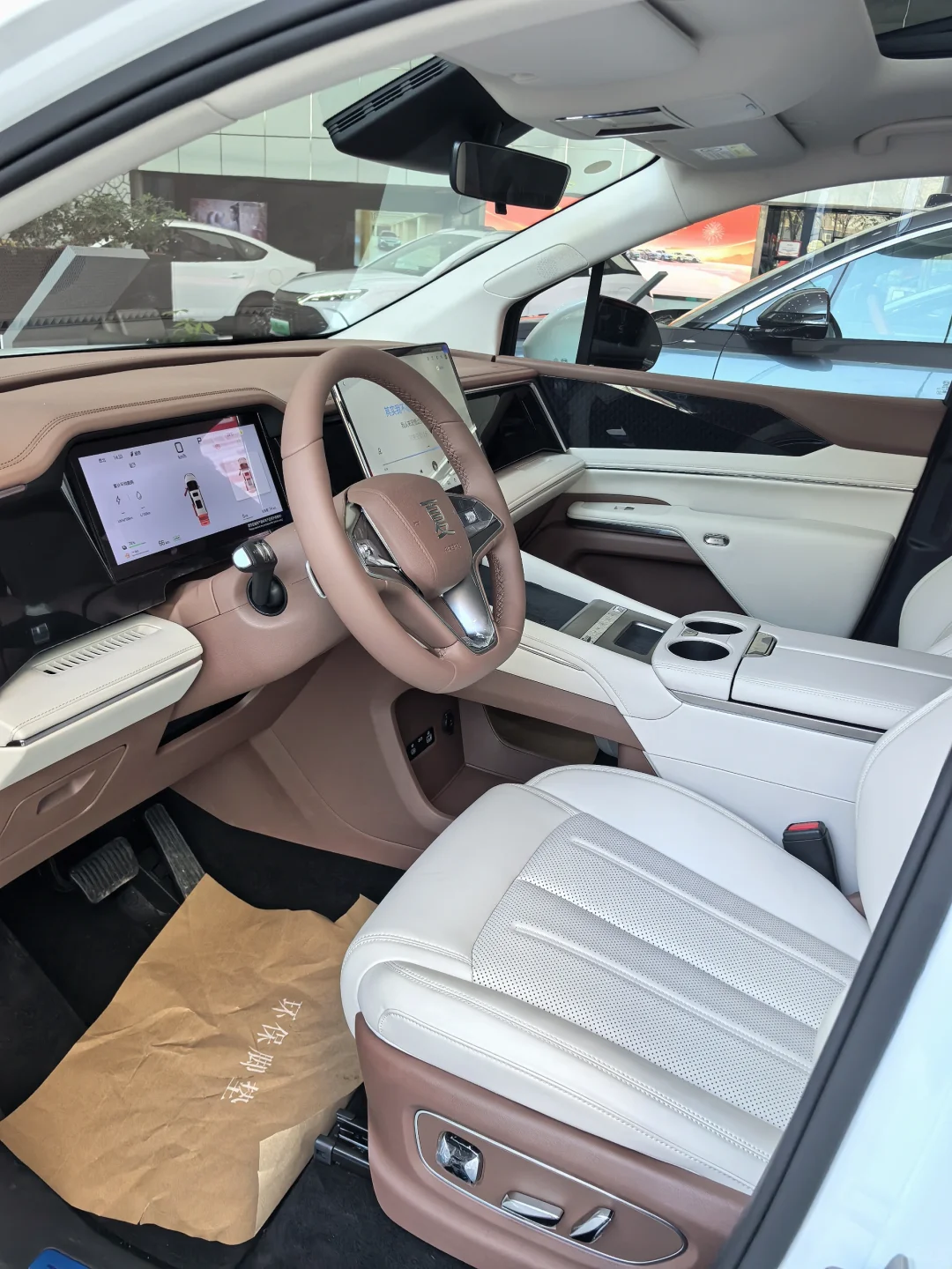 比亚迪夏主驾封神！司机才懂的“移动总裁座