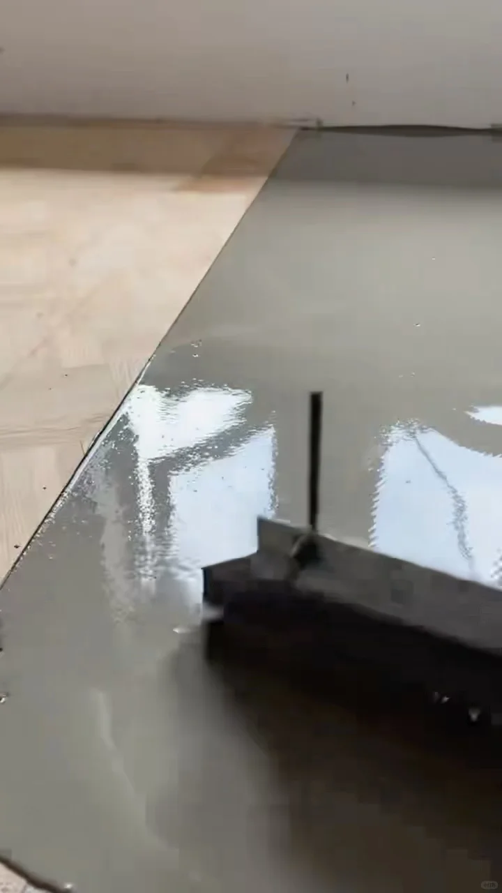 高性能水泥基自流平材料