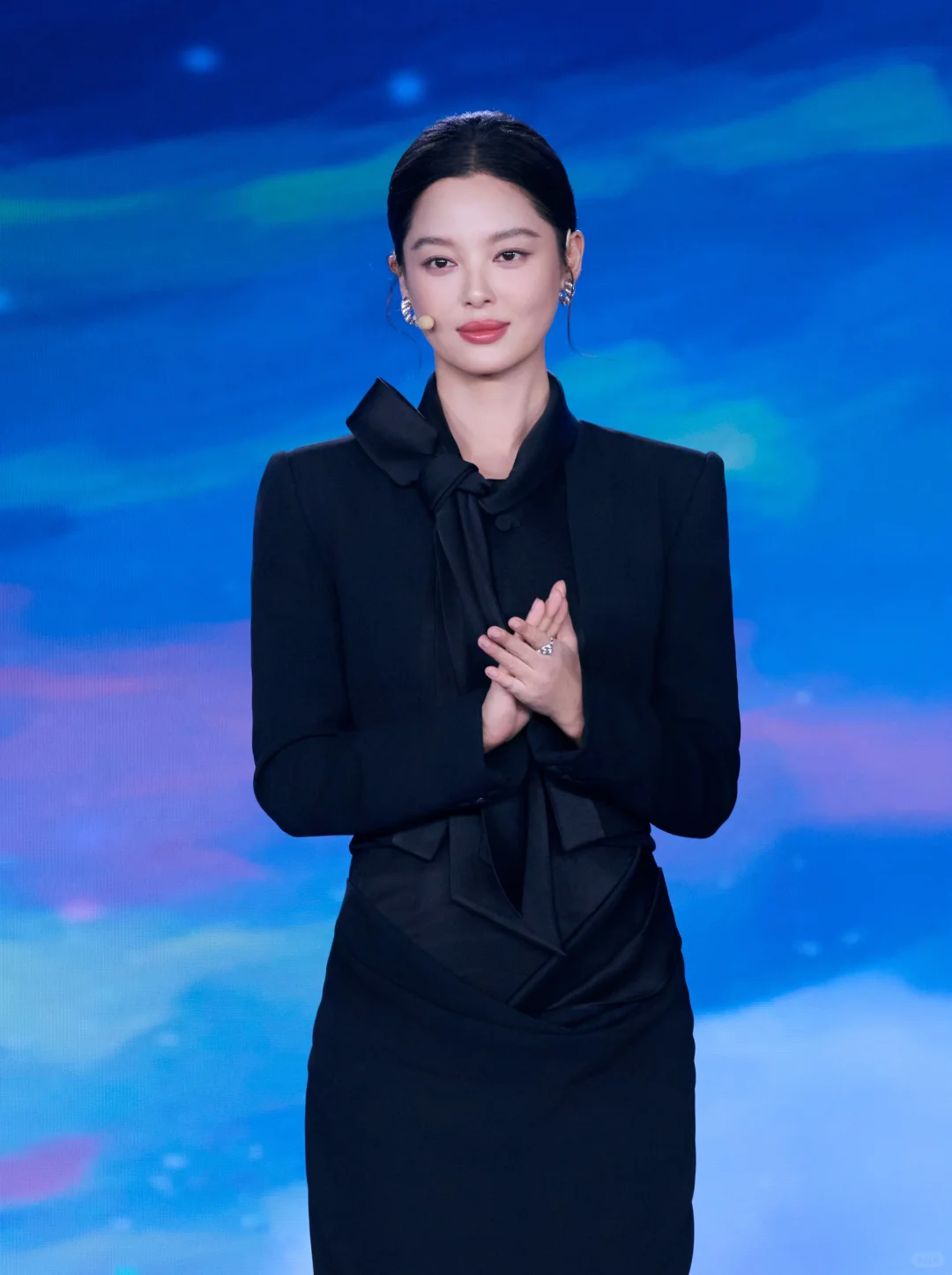 影后这套造型，高智感太浓了。