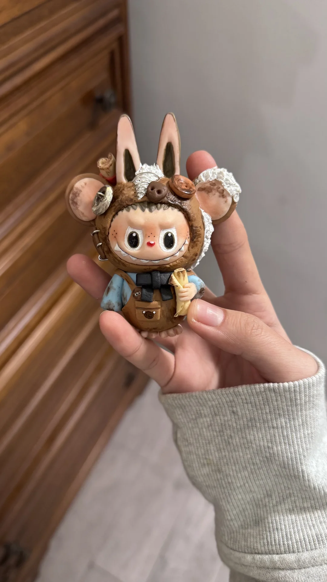 用树脂粘土捏了一只labubu?