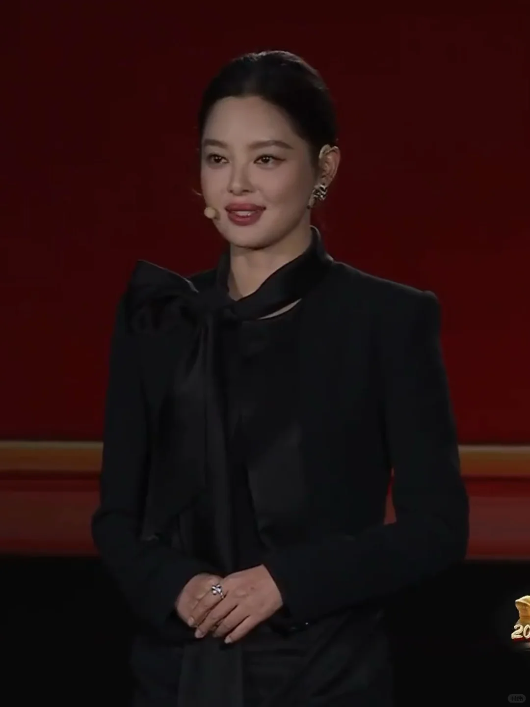 影后这套造型，高智感太浓了。