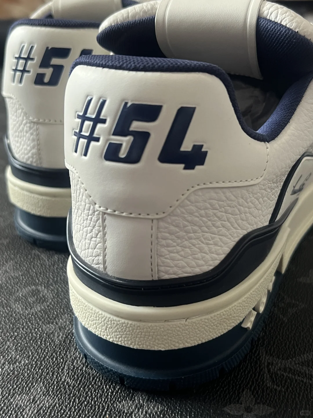 新入手看水泥 大家来帮忙看看真or假？