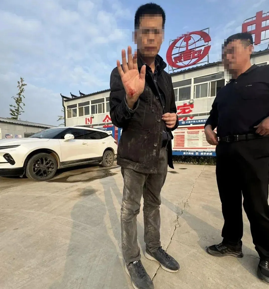 中铁七局迅速回应记者遇袭：配合警方调查，