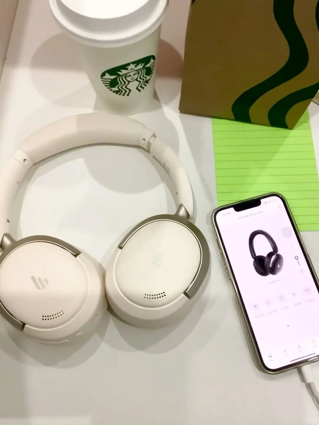 雨天戴着头戴式耳机在咖啡馆爽学一下午✍