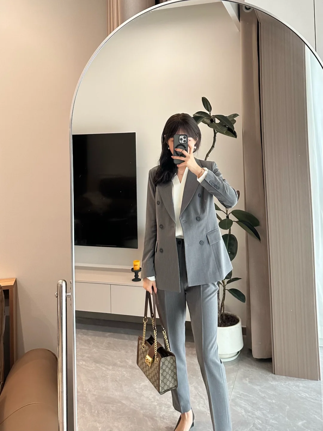 啊啊啊！好干练，我要把这套正装焊死在身上