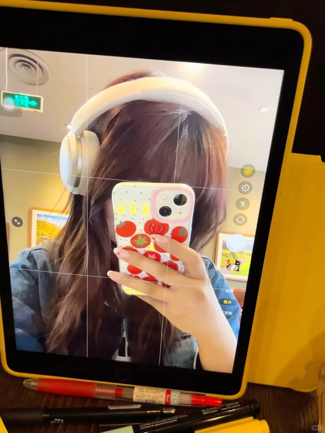 雨天戴着头戴式耳机在咖啡馆爽学一下午✍