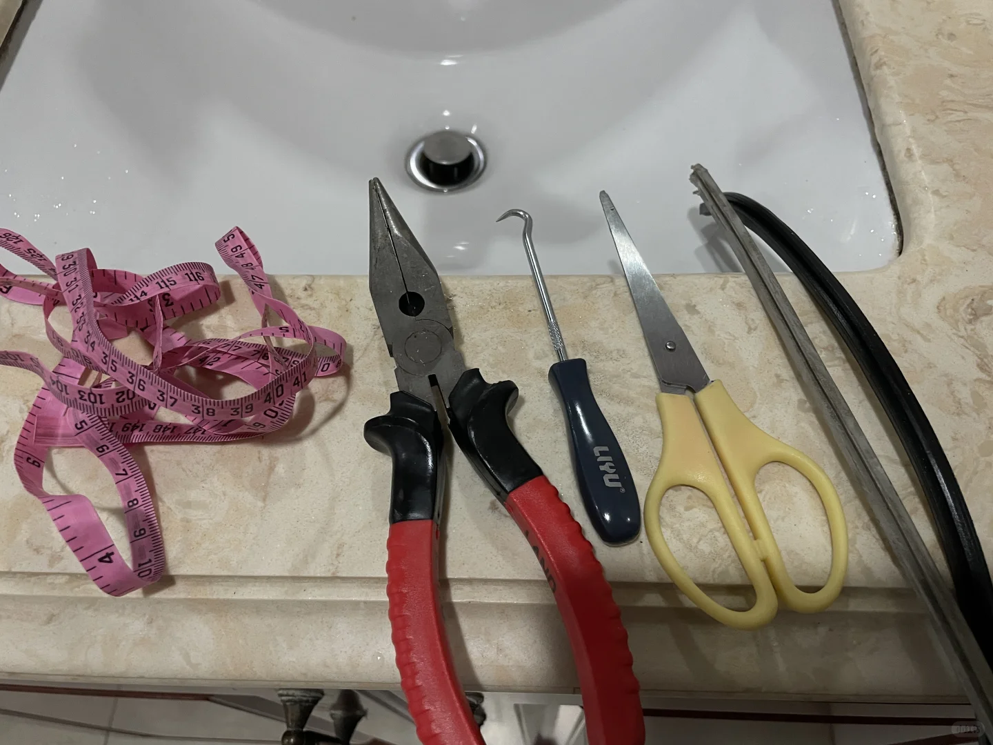 更换断桥铝窗户密封条