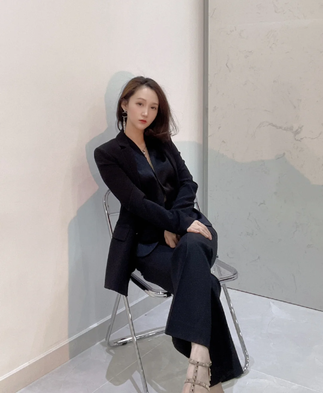 尝试一个新LOOK｜知识分子风