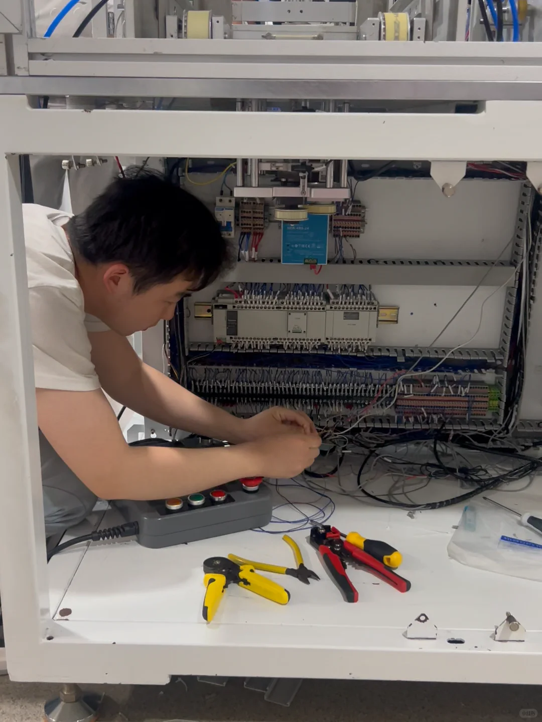 22岁电气自动化学徒的一天
