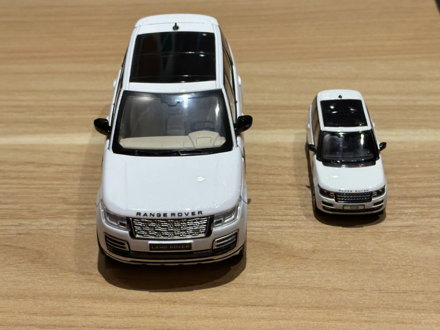 JKM老款路虎揽胜行政白色！32比例